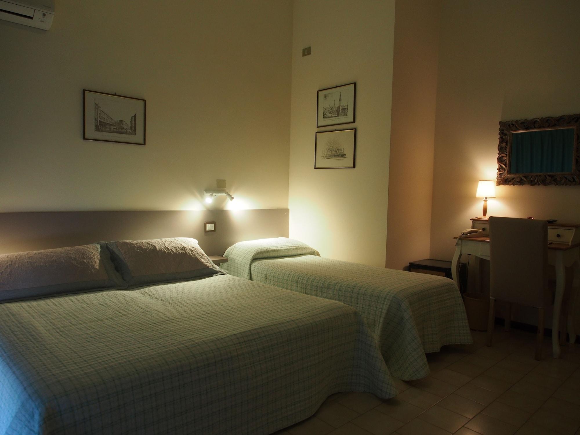 Hotel Le Tre Isole Magione Exterior photo